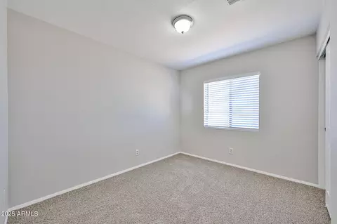 735 E Desert Ln, Phoenix, AZ 85042 photo 17