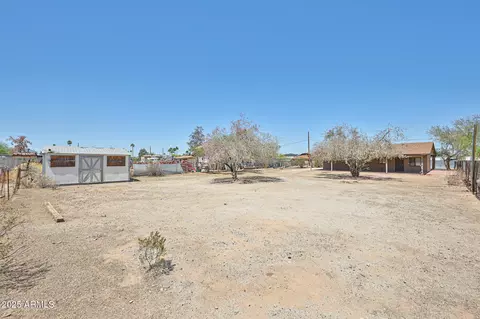 735 E Desert Ln, Phoenix, AZ 85042 photo 28
