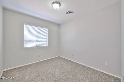 735 E Desert Ln, Phoenix, AZ 85042 photo 19