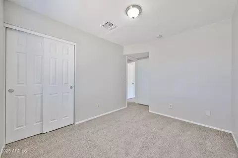 735 E Desert Ln, Phoenix, AZ 85042 photo 18
