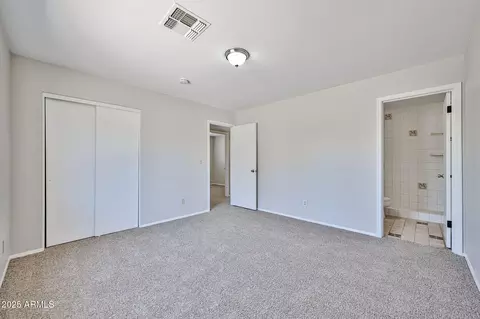 735 E Desert Ln, Phoenix, AZ 85042 photo 15