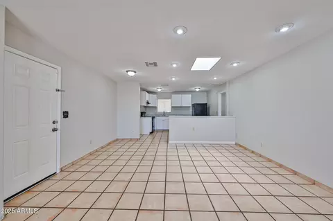 735 E Desert Ln, Phoenix, AZ 85042 photo 10