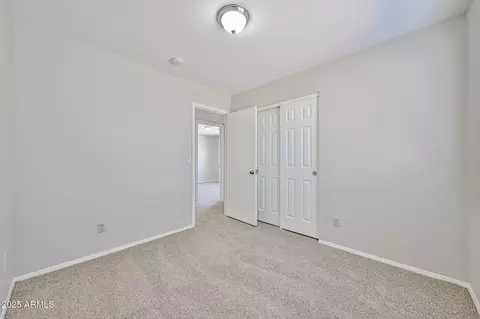 735 E Desert Ln, Phoenix, AZ 85042 photo 20