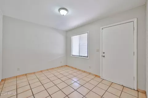 735 E Desert Ln, Phoenix, AZ 85042 photo 7