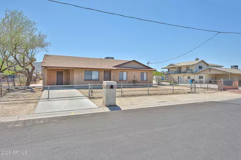 735 E Desert Ln, Phoenix, AZ 85042 photo 34