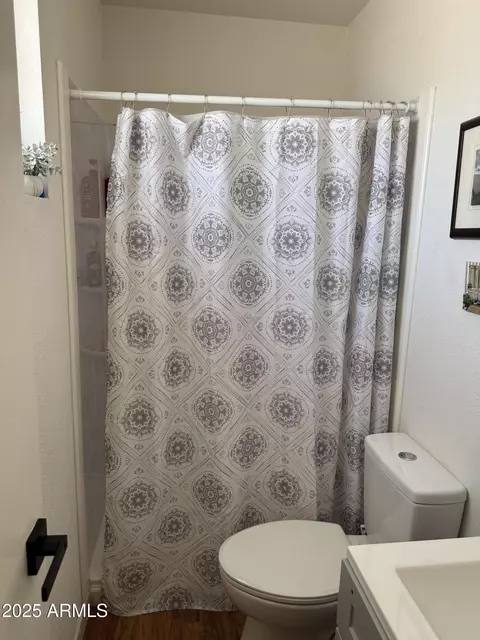 Bath - 2302 E Sheraton Ln, Phoenix, AZ 85040 photo 5 of 8