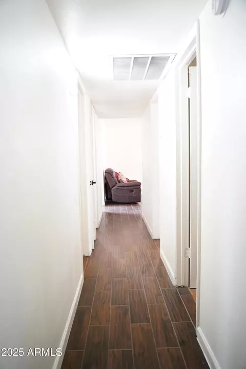 Entry Way - 2302 E Sheraton Ln, Phoenix, AZ 85040 photo 1 of 1