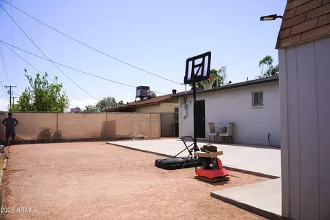 Exterior - 2302 E Sheraton Ln, Phoenix, AZ 85040 photo 5 of 5