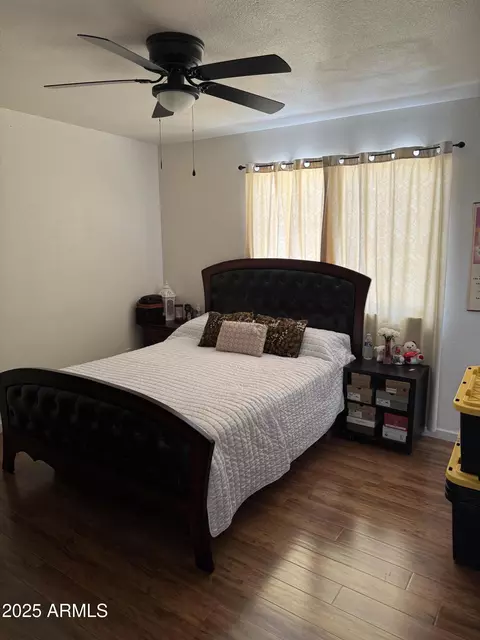 Bedroom - 2302 E Sheraton Ln, Phoenix, AZ 85040 photo 9 of 9