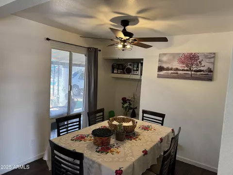 Dining - 2302 E Sheraton Ln, Phoenix, AZ 85040 photo 1 of 2