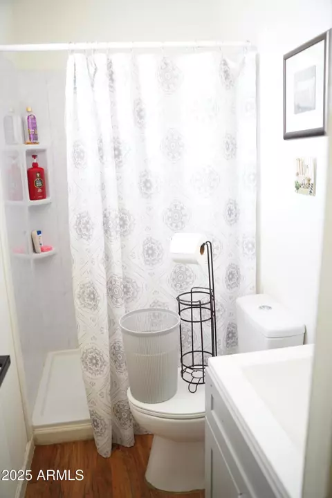 Bath - 2302 E Sheraton Ln, Phoenix, AZ 85040 photo 4 of 8