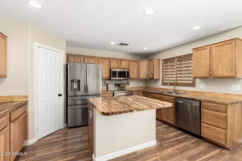 Kitchen - 1617 W Pecan Rd, Phoenix, AZ 85041 photo 1 of 2