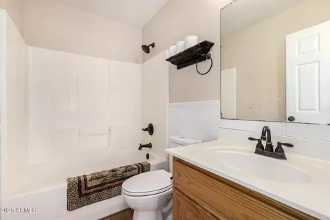 Bath - 1617 W Pecan Rd, Phoenix, AZ 85041 photo 3 of 4