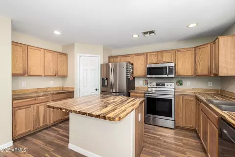 Kitchen - 1617 W Pecan Rd, Phoenix, AZ 85041 photo 2 of 2