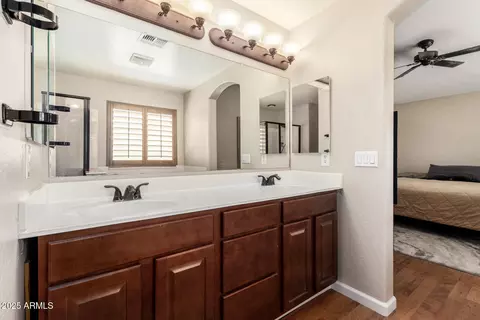 Bath - 1617 W Pecan Rd, Phoenix, AZ 85041 photo 2 of 4