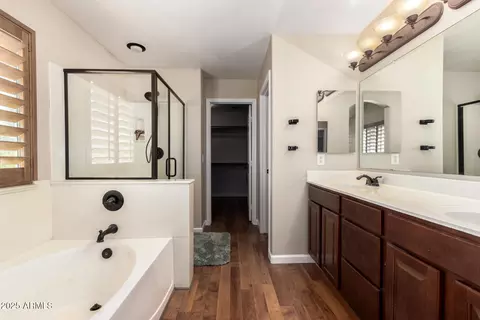 Bath - 1617 W Pecan Rd, Phoenix, AZ 85041 photo 1 of 4