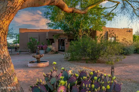 21909 W Beacon Ln, Wittmann, AZ 85361