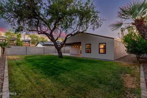 Exterior - 4205 N 19th Pl, Phoenix, AZ 85016 photo 6 of 11