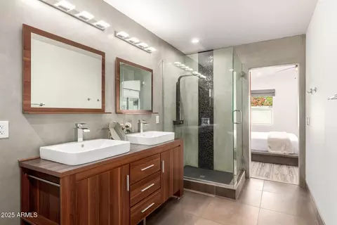 Bath - 4205 N 19th Pl, Phoenix, AZ 85016 photo 3 of 4