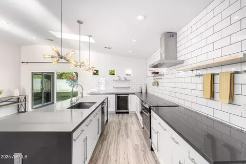 Kitchen - 4205 N 19th Pl, Phoenix, AZ 85016 photo 2 of 6