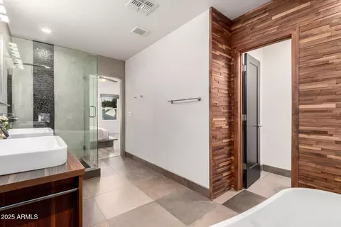 Bath - 4205 N 19th Pl, Phoenix, AZ 85016 photo 2 of 4