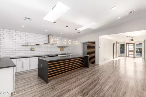 Kitchen - 4205 N 19th Pl, Phoenix, AZ 85016 photo 3 of 6