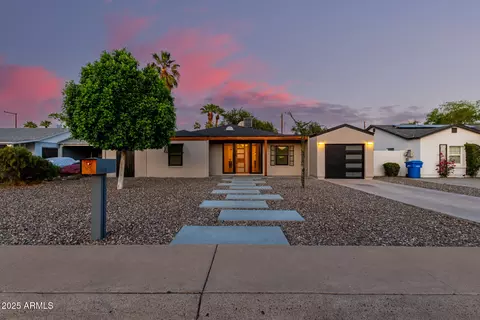 Exterior - 4205 N 19th Pl, Phoenix, AZ 85016 photo 2 of 11