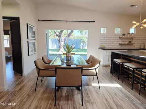 Dining - 4205 N 19th Pl, Phoenix, AZ 85016 photo 2 of 2