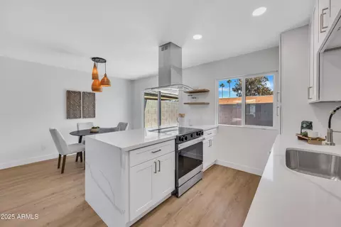 Kitchen - 5008 W New World Dr, Glendale, AZ 85302 photo 4 of 5