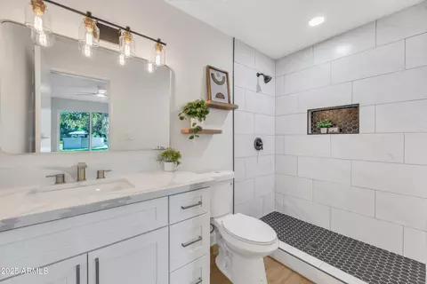 Bath - 5008 W New World Dr, Glendale, AZ 85302 photo 1 of 2