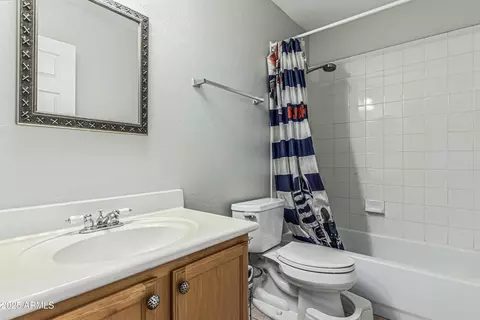 Bath - 6422 W Range Mule Dr, Phoenix, AZ 85083 photo 4 of 5