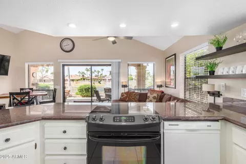 11006 E Navajo Dr, Sun Lakes, AZ 85248