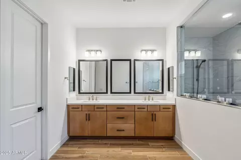Bath - 3366 E Constance Way, Phoenix, AZ 85042 photo 4 of 5
