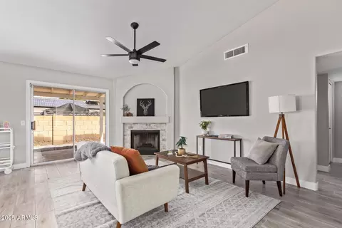 Living - 1408 E Carson Rd, Phoenix, AZ 85042 photo 1 of 3