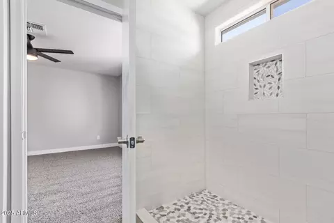 Bath - 1408 E Carson Rd, Phoenix, AZ 85042 photo 2 of 3