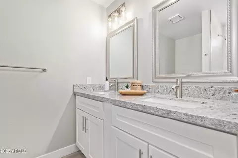 Bath - 1408 E Carson Rd, Phoenix, AZ 85042 photo 1 of 3