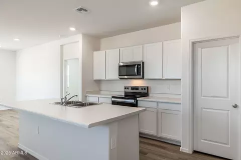 Kitchen - 25283 N 183rd Dr, Wittmann, AZ 85361 photo 3 of 3