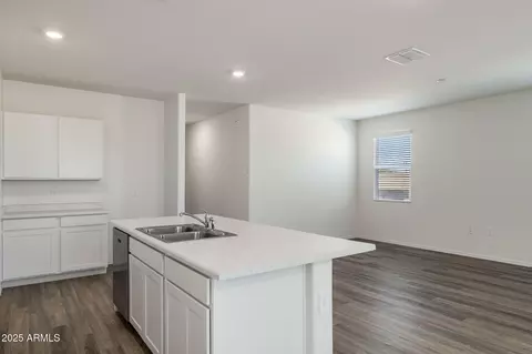 Kitchen - 25283 N 183rd Dr, Wittmann, AZ 85361 photo 2 of 3