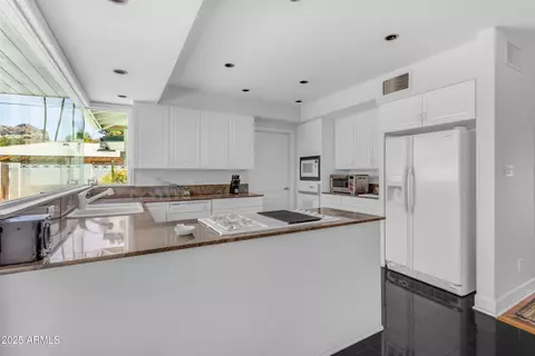 Kitchen - 4596 E Calle Ventura --, Phoenix, AZ 85018 photo 3 of 6