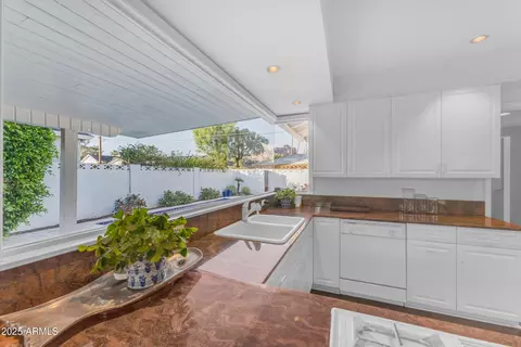 Kitchen - 4596 E Calle Ventura --, Phoenix, AZ 85018 photo 1 of 6