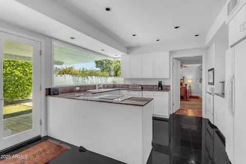 Kitchen - 4596 E Calle Ventura --, Phoenix, AZ 85018 photo 2 of 6