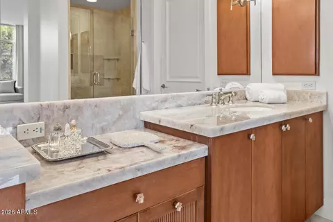 Bath - 2402 Esplanade Ln #204, Phoenix, AZ 85016 photo 5 of 6