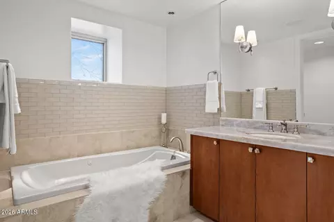 Bath - 2402 Esplanade Ln #204, Phoenix, AZ 85016 photo 4 of 6