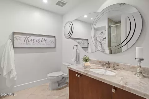 Bath - 2402 Esplanade Ln #204, Phoenix, AZ 85016 photo 1 of 6