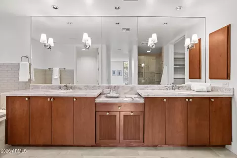 Bath - 2402 Esplanade Ln #204, Phoenix, AZ 85016 photo 3 of 6