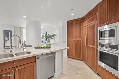 Kitchen - 2402 Esplanade Ln #204, Phoenix, AZ 85016 photo 6 of 7