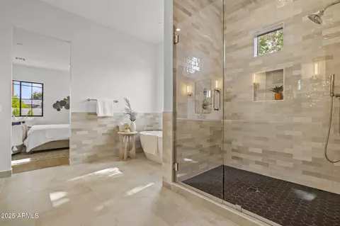 Bath - 4107 Edgemont Ave, Phoenix, AZ 85008 photo 6 of 7