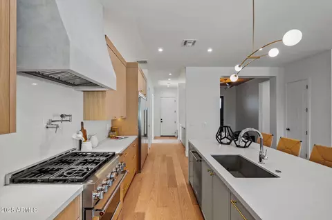 Kitchen - 4107 Edgemont Ave, Phoenix, AZ 85008 photo 4 of 4