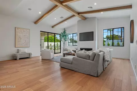Living - 4107 Edgemont Ave, Phoenix, AZ 85008 photo 4 of 5