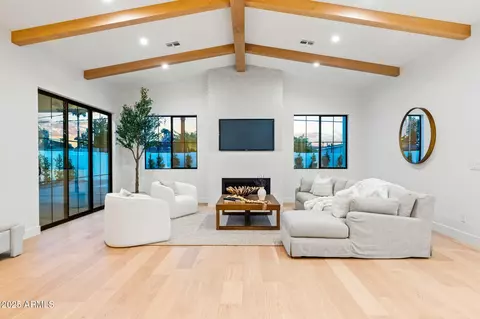Living - 4107 Edgemont Ave, Phoenix, AZ 85008 photo 5 of 5